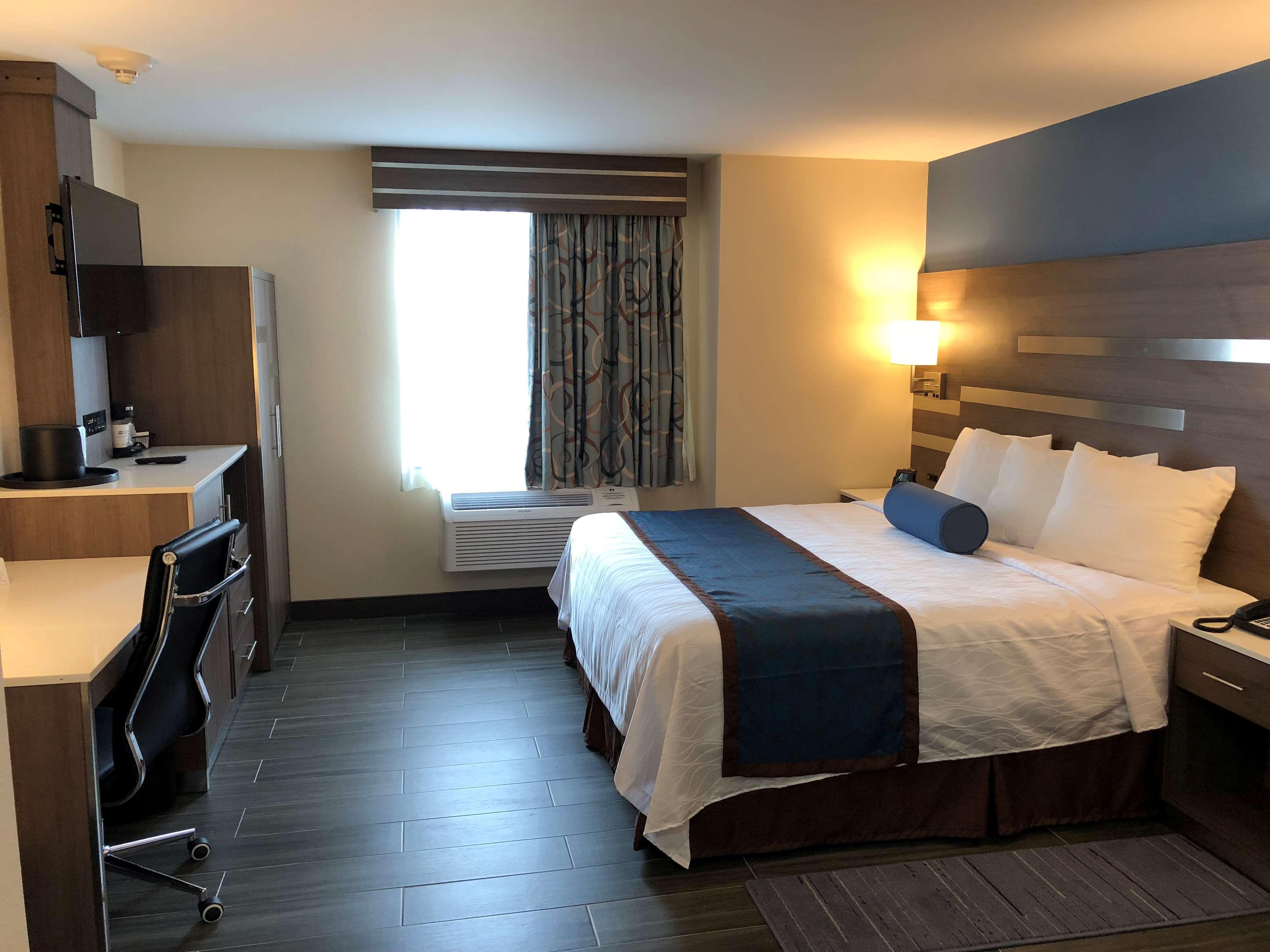 Best Western Plus Stadium Inn New York Bagian luar foto