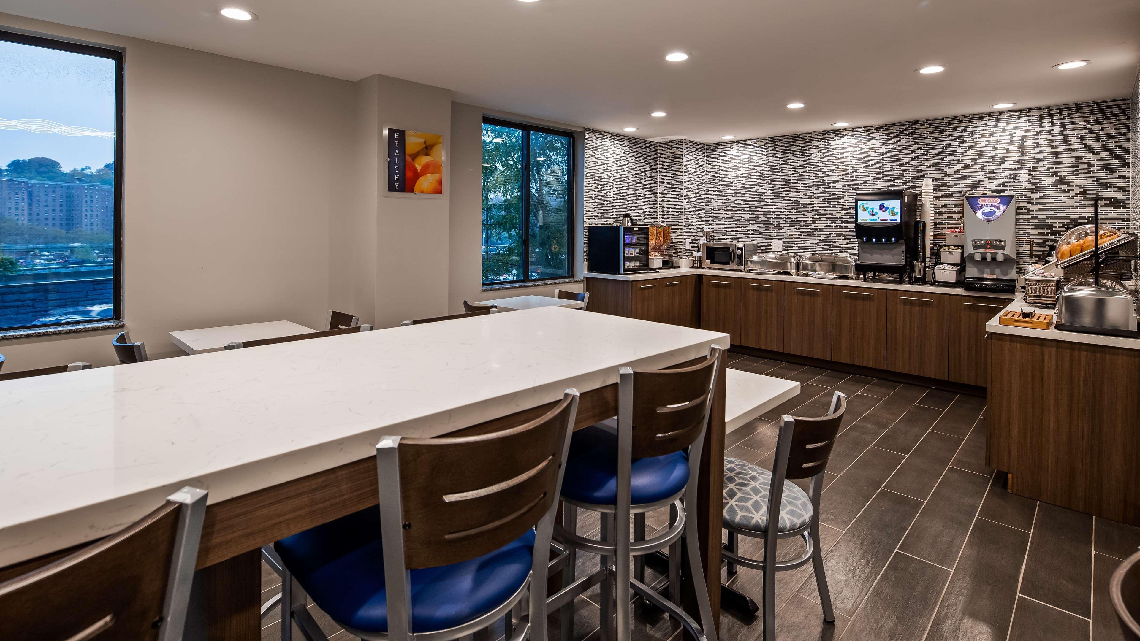 Best Western Plus Stadium Inn New York Bagian luar foto
