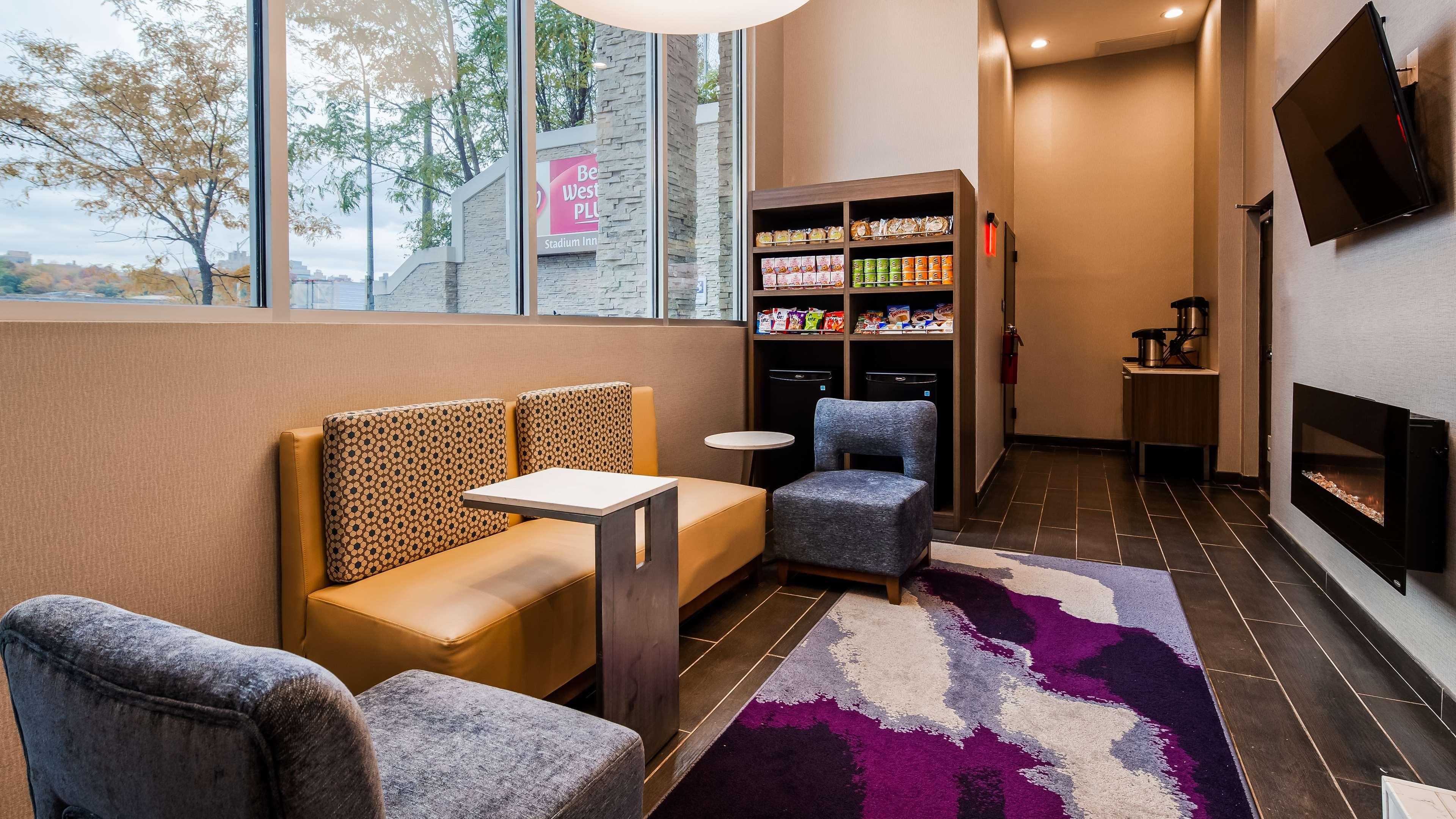 Best Western Plus Stadium Inn New York Bagian luar foto